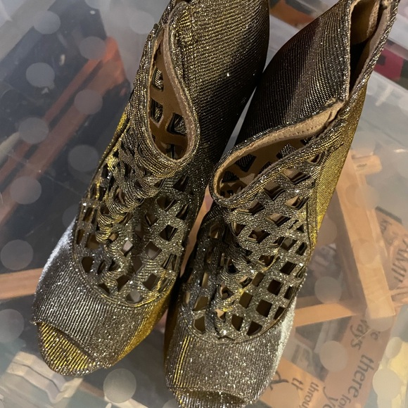 Women’s Heels - Picture 3 of 7